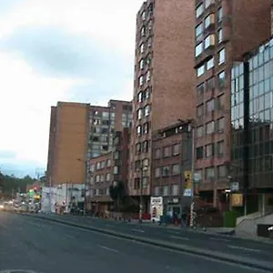 Abc 7 Avenida Hotel